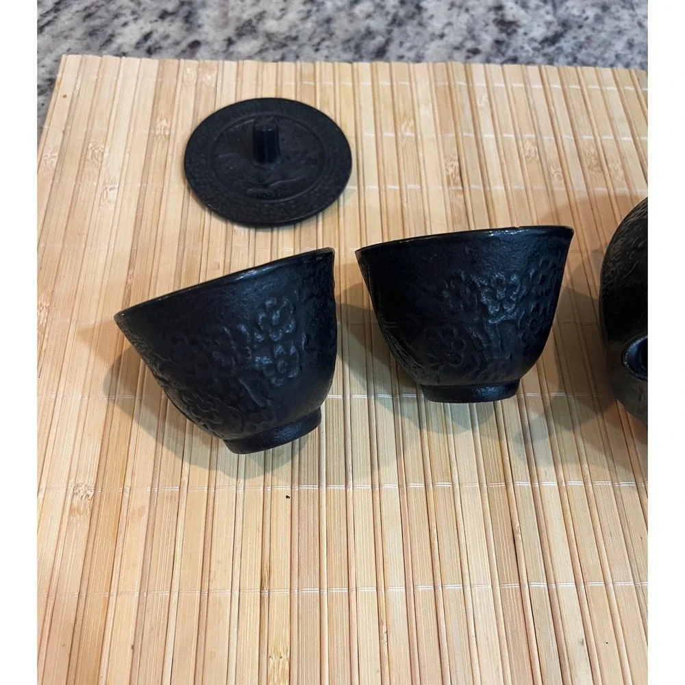 Vintage Japanese Nanbu Tekki Cast Iron Teapot Bamboo Motif Signed Tetsubin Black